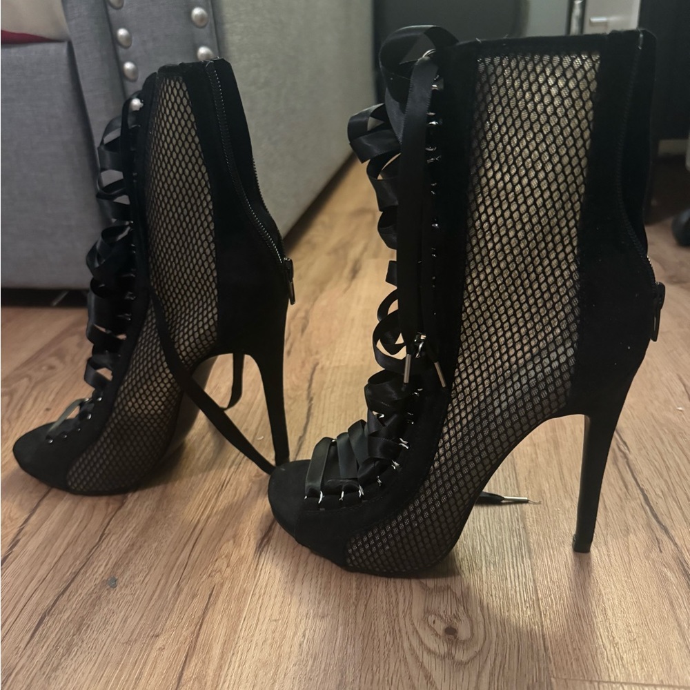 Steve Madden fuego mesh black lace up booties